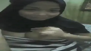 Bokep Jilbab Hitam Istri Solehot Rekaman Pribadi poster