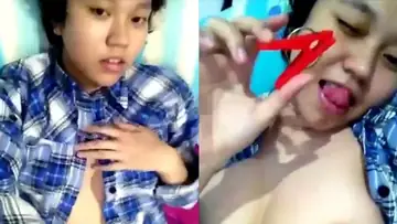 Bokep Jilbab Ukhti TikTokers Pamer Dada Colmek poster