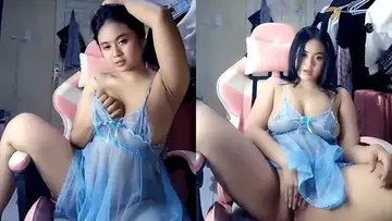 Cewek cantik coli sambil pake baju tidur seksi poster