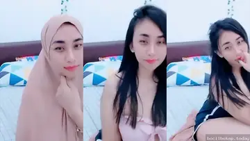 Cewek Hijab Polos Lepas Kendali di Aplikasi Live poster