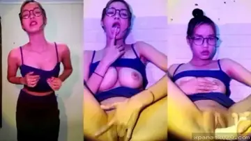 Cewek Imut Ngangkot Dildo Gede Sampe Squirt Nagih poster
