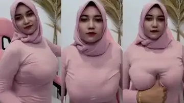 Cewek Tetek Gede Live Pamer Body Mulus Menggoda poster