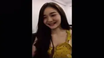 Live Show 81 Cewek Bohay Ngangkang Colmek Squirt Muncrat poster